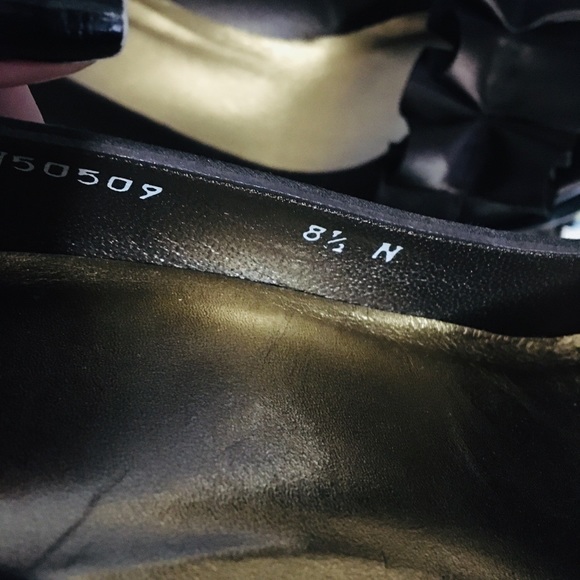 STUART WEITZMAN brown satin ruffle peep toe heels - Picture 7 of 7